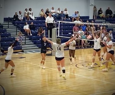 BrynlynnG2025's tweet photo. Love setting for my new team!! Highlights from our game vs Grace Prep. #PTF #setterlife @PTFAthletics @Lauryn11Mack @PDTexas @VbConnection @QrRecruiter @VBallrecruiter @vballphil @TopPreps @TAPPSvolleyball @DfwSho @draftysapp https://t.co/eDsxOKzIqU