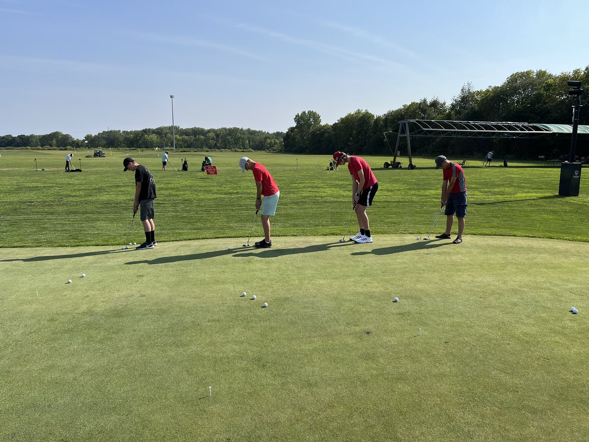 dsm_easttennis's tweet photo. Making gains! Still looking for more players @Dsmeast boys! #scarletsgolf #growthegame #makinggolffun https://t.co/sEWjThjqVt
