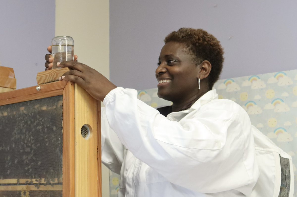 aps_cskywla's tweet photo. Principal Washington truly embodies the spirit of hands-on leadership 🙌🏿 Today, she took some time to dive into the world of beekeeping 🐝🍯 tending to our very own beehives on campus 🌼
#GirlsInSTEM #STEMQueens #STEMinist #AtlantaPublicSchools #togetherCSK https://t.co/Z8LNirtNj5