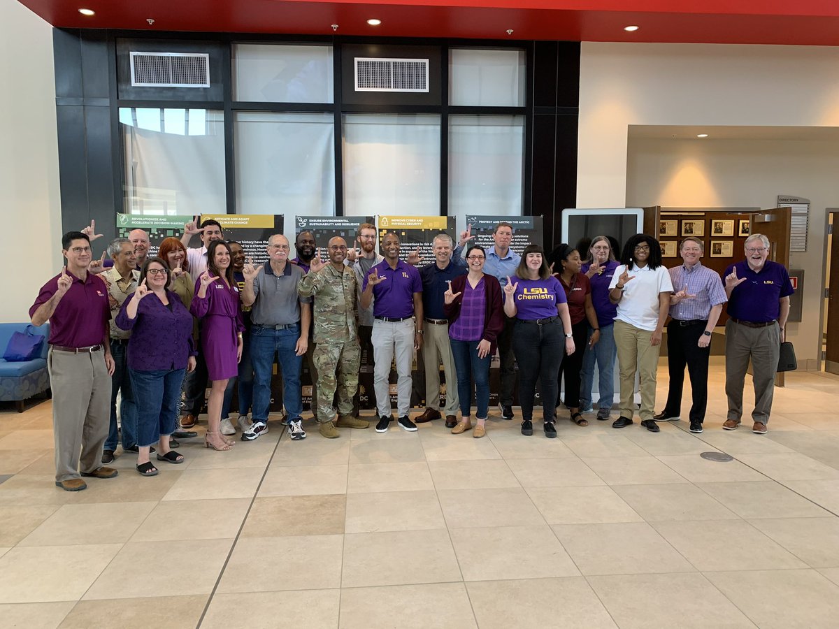 WFTate4's tweet image. Working to elevate our partnership with #ERDC @VicksburgUSACE in coastal science, AI, cybersecurity, graduate education, workforce opportunities for @LSU students, internships, and demonstration projects. It was great to meet our graduates working for the Army Corps of Engineers.