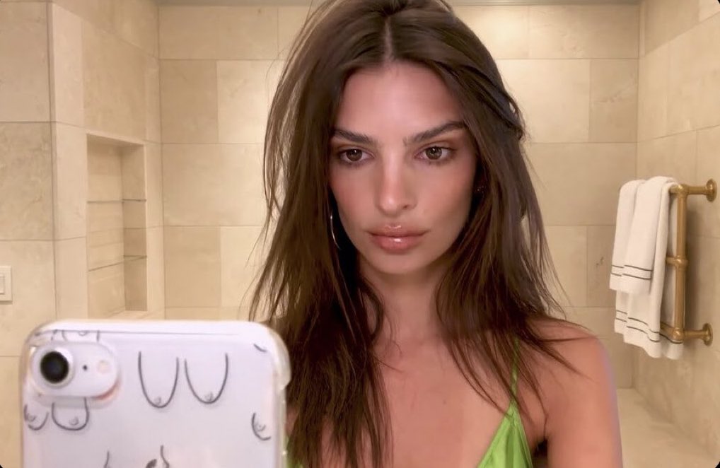 pyschodior's tweet photo. Me staring at myself before I take my makeup off https://t.co/PGLa759lAw