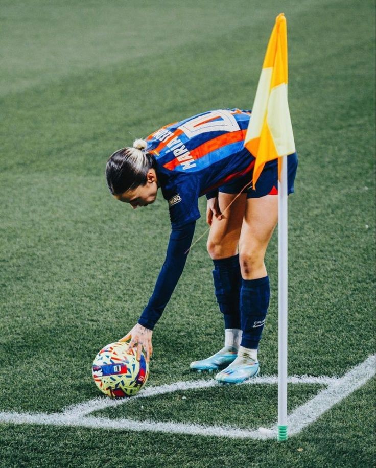 futfemst4n's tweet photo. Que no se vaya nunca del barça porque va a doler muchísimo 🥹❤️‍🩹 https://t.co/T77v3tKfJ9