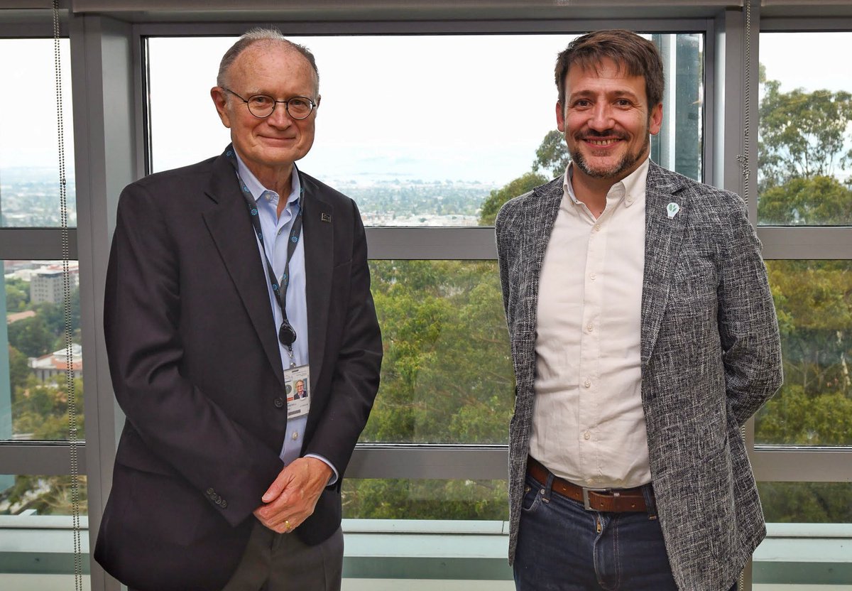 MinEnergia's tweet photo. En #EstadosUnidos🇺🇸 el ministro @DiegoPardow visitó el @BerkeleyLab para conocer su trabajo de innovación en energías limpias.
Además, sostuvo una ronda de reuniones informativas y debates sobre la experiencia del laboratorio con la iniciativa #NetZeroWorld. ⚡️ https://t.co/VnaRg4r9Mp