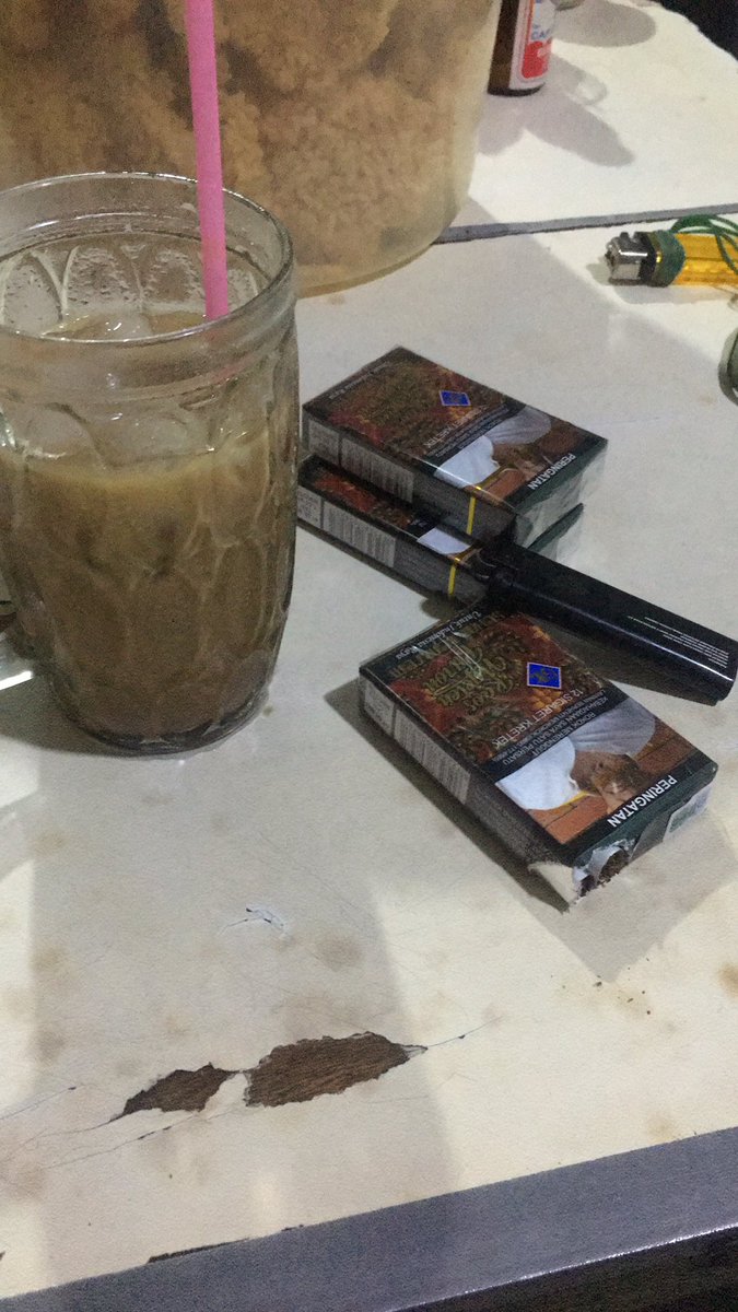 zahranismee's tweet photo. @rokok_indonesia Manjang kitee min https://t.co/7MISfru3w8