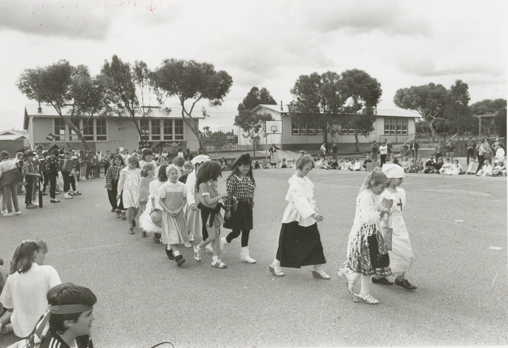 SLSA's tweet photo. Children’s Book Week begins &amp; and we wish students, teachers &amp; librarians well for their book week activities. #CBCA2023 #ReadGrowInspire #libraries #WeLoveBooks
Images of a 1988 #bookweekparade at Para Hills West Primary, part of the #MessengerPressCollection at #StateLibrarySA https://t.co/6xr3R7Wubx