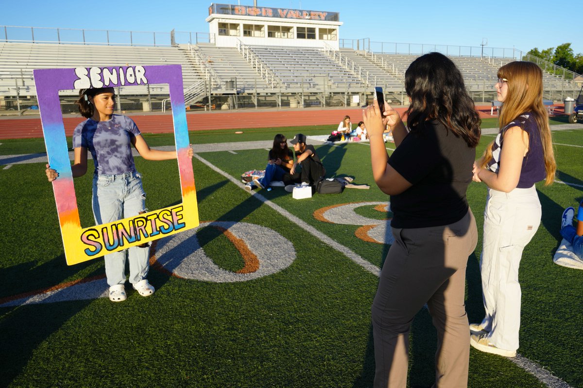 SanJacintoUSD's tweet photo. The @SanJacintoHS class of 2024 got an early start to their day by attending "Senior Sunrise." This annual event is a time for students to hang out with friends, play games, eat breakfast and celebrate their final year of high school! Here's to a year of inspiring memories! https://t.co/qdOC1xr5PD