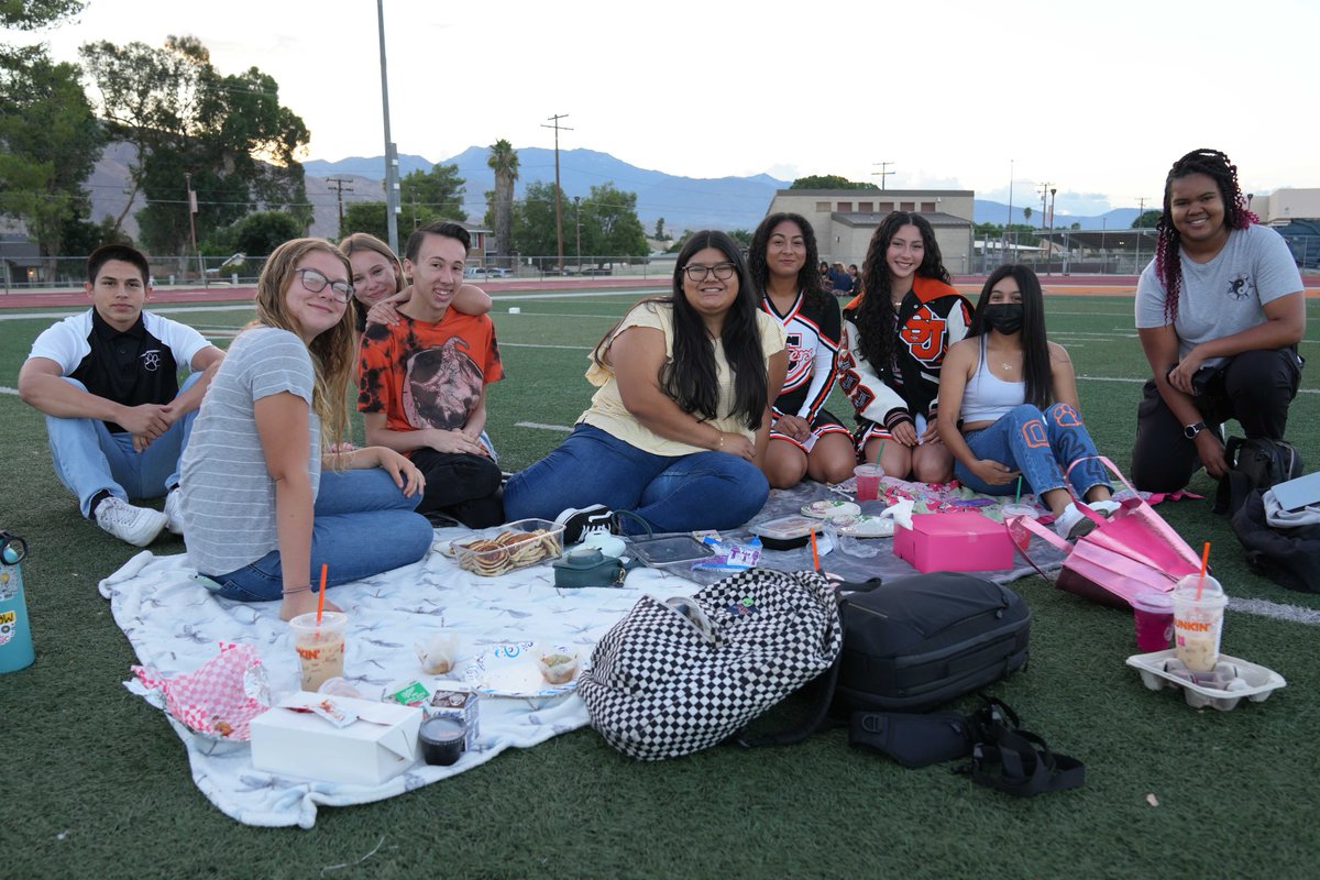 SanJacintoUSD's tweet photo. The @SanJacintoHS class of 2024 got an early start to their day by attending "Senior Sunrise." This annual event is a time for students to hang out with friends, play games, eat breakfast and celebrate their final year of high school! Here's to a year of inspiring memories! https://t.co/qdOC1xr5PD