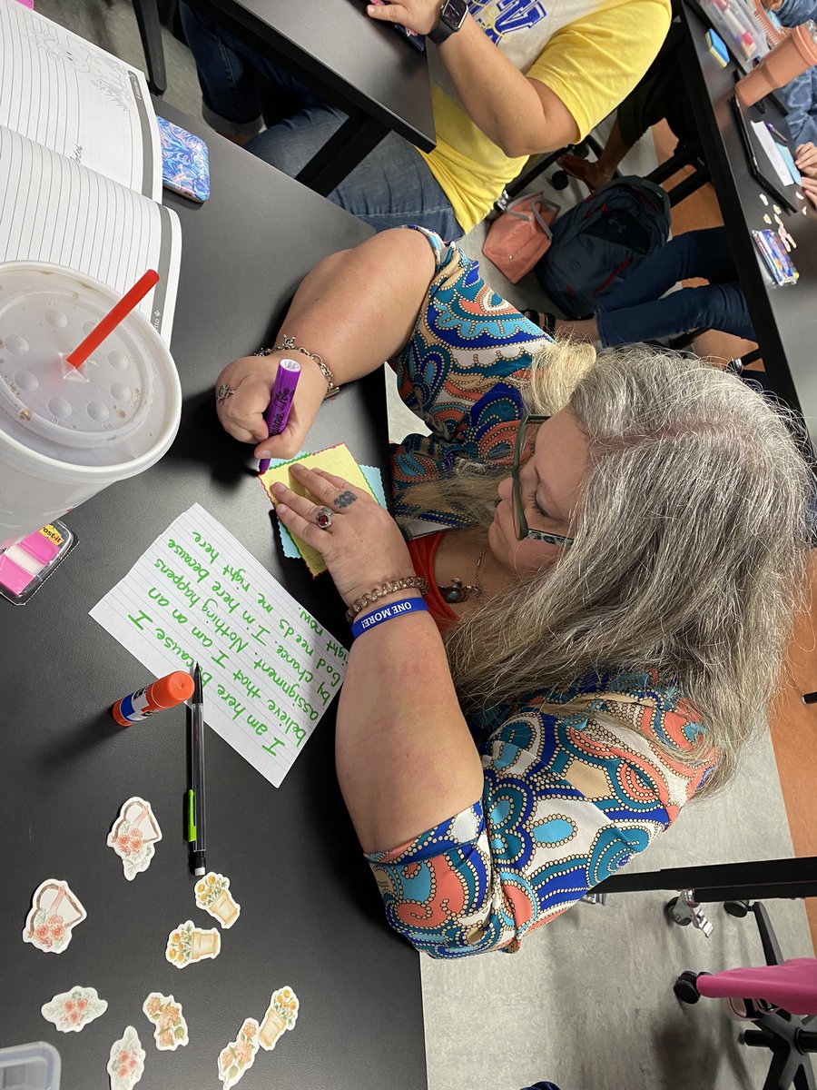 Eva Perales tweet media