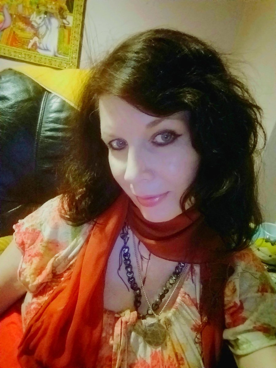Bono66020372's tweet photo. #HappyFriday from #lorrainewardmodelnorwich a #gypsygal & I've been hanging out with my #malefriends for years because my #femalefriends #droppedme & many also #blockedmeonfb I've discovered how #bitchy some #men can be. We all know that #women can be #bitchy but men are too ! https://t.co/Ey3W0uqZdK