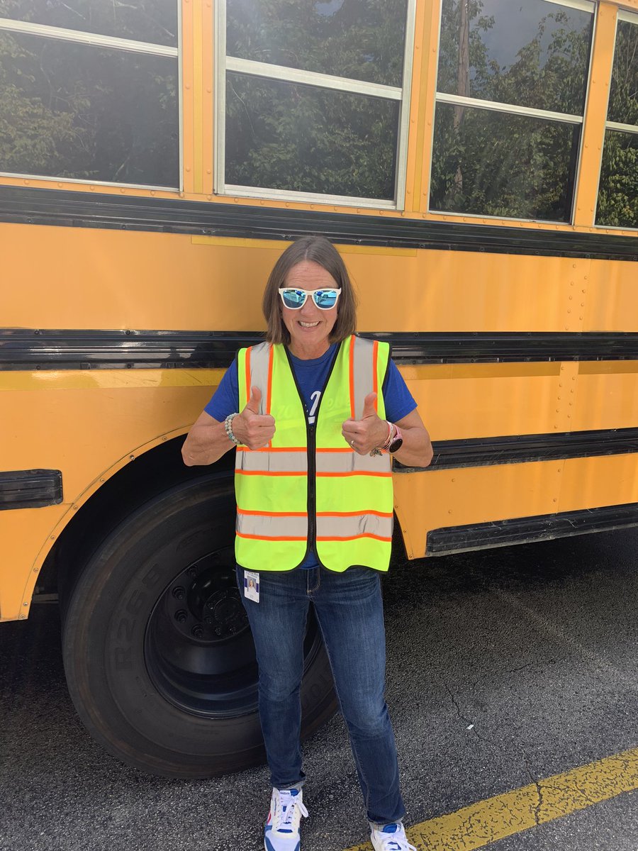 jbrown0503's tweet photo. Never knew I would love working carpool as much as I do…probably because we have such an awesome #carpoolcrew 🚙🚘🚗 https://t.co/LZZx4OCE3k