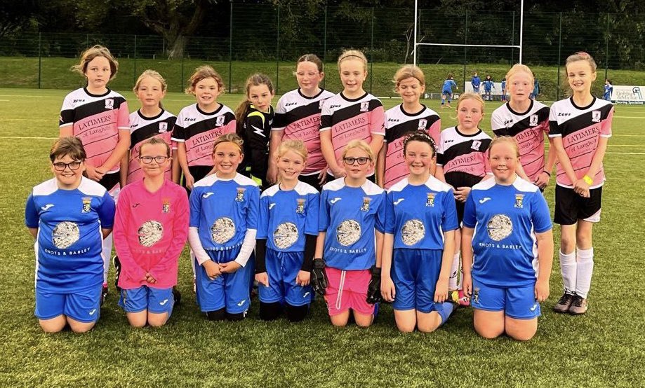 Coldstream and Langholm’s U12 and U10 girls met halfway in Hawick tonight to play two fantastic and very evenly-matched games back-to-back. Lots of great skill, goals and defending on show. Well done to all four teams 💙