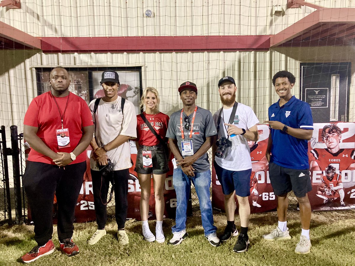 Hall-Tech Sports (@halltechsports1) on Twitter photo 👀”The Media Crew”
Big s/o to the sports journalists covering Alabama HS🏈!!
📸Left to Right:
<a href="/ScoutFball/">Larry Rudolph</a>
SOP Productions/IG
Lauren Meador/IG
<a href="/HallTechSports1/">Hall-Tech Sports</a>
<a href="/CMac217/">Cole McNanna</a>
<a href="/BHoward_11/">Brandon Howard</a>
“Eyes Behind The Lenses”
(📸<a href="/OnPointMediaMG/">OnPointMedia</a>)#Alabama 👀”The Media Crew”
Big s/o to the sports journalists covering Alabama HS🏈!!
📸Left to Right:
<a href="/ScoutFball/">Larry Rudolph</a>
SOP Productions/IG
Lauren Meador/IG
<a href="/HallTechSports1/">Hall-Tech Sports</a>
<a href="/CMac217/">Cole McNanna</a>
<a href="/BHoward_11/">Brandon Howard</a>
“Eyes Behind The Lenses”
(📸<a href="/OnPointMediaMG/">OnPointMedia</a>)#Alabama
