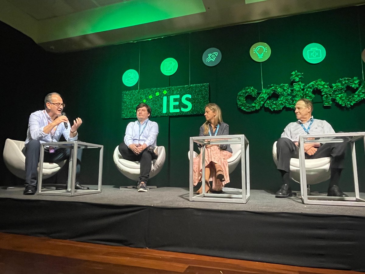 CAINCOBOLIVIA's tweet image. Tuvimos el panel “Soñemos con un fondo regional para el impacto ¿por dónde empezar?” junto a:
Paula Delgadillo – SVX
Enrique Ferraro – @BancoSol 
Juan David Ferreira - Latimpacto.
Juan Carlos Iturri - Fundación IES, quien estuvo a cargo de la moderación.
#VCILAT2023