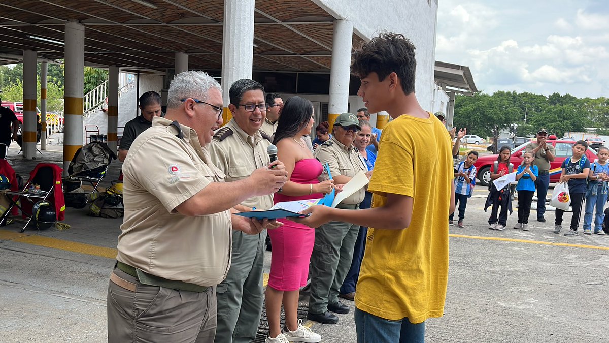 PCJalisco's tweet photo. #ENTÉRATE 🚨 Este viernes se realizó la clausura de nuestro Curso de #VeranoPC 2023.
El evento estuvo encabezado por nuestro Director General, Víctor Hugo Roldán, quien reconoció el interés y participación de los pequeños en esta actividad.
¡NOS VEMOS EN EL 2024! 👦👧 https://t.co/zt4MtQ8YYC
