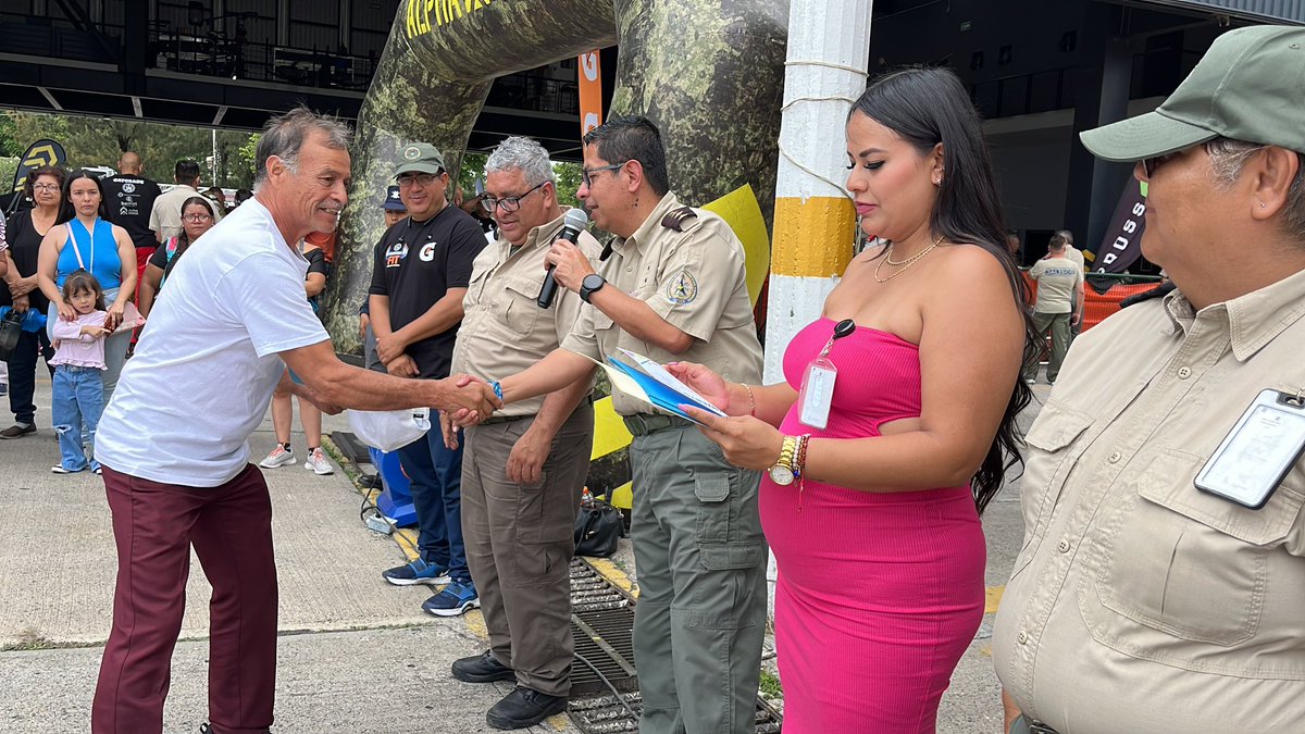 PCJalisco's tweet photo. #ENTÉRATE 🚨 Este viernes se realizó la clausura de nuestro Curso de #VeranoPC 2023.
El evento estuvo encabezado por nuestro Director General, Víctor Hugo Roldán, quien reconoció el interés y participación de los pequeños en esta actividad.
¡NOS VEMOS EN EL 2024! 👦👧 https://t.co/zt4MtQ8YYC