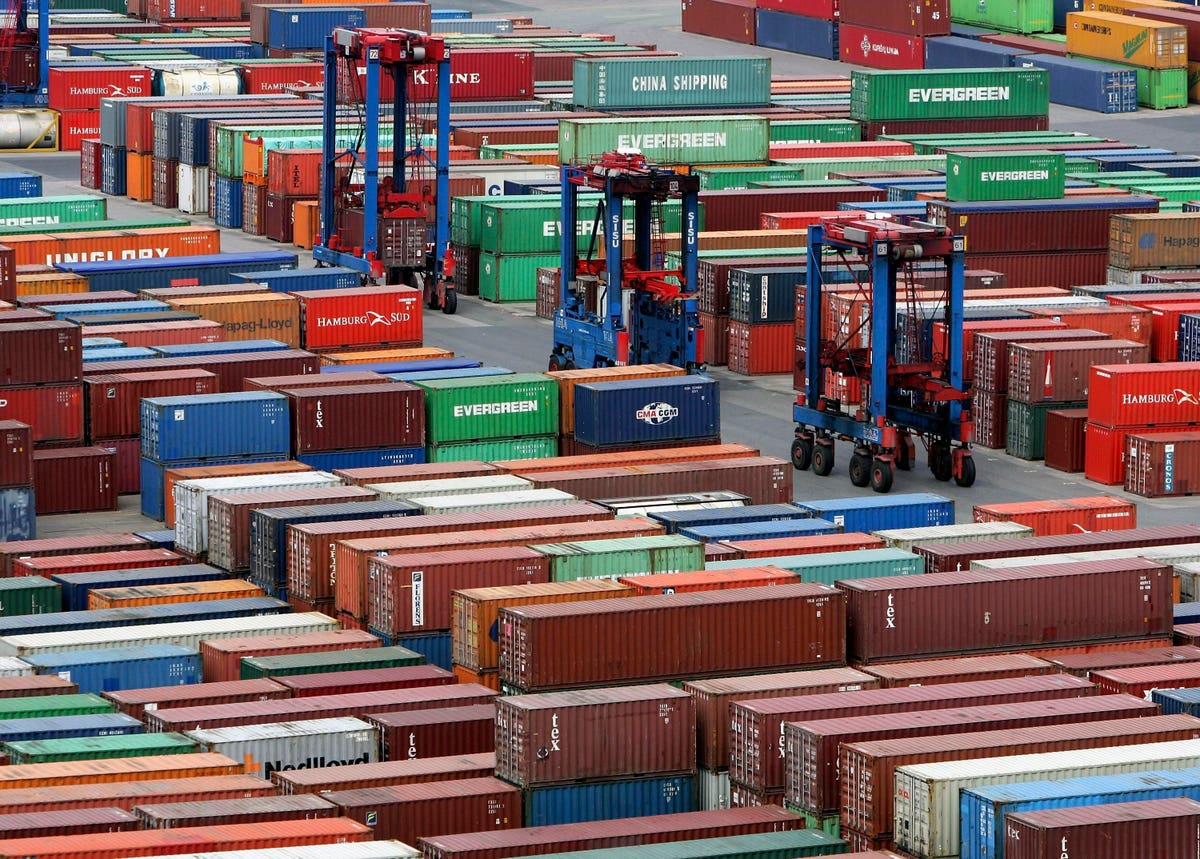 Forbes's tweet photo. What’s The Difference Between Logistics And Supply Chain Management? (And Why It Matters) https://t.co/nrXZZ1DnSr https://t.co/RhhaS3iirp