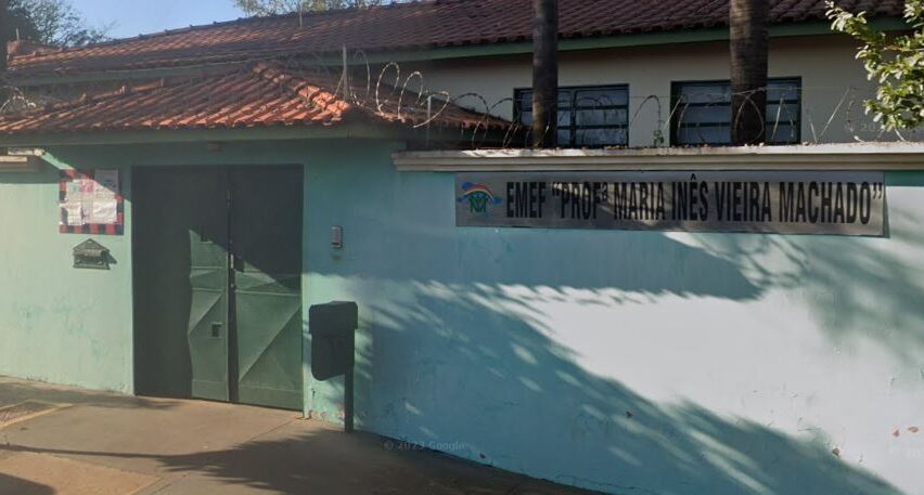 Lázaro Rosa 🇧🇷 (@lazarorosa25) on Twitter photo "CIDADÃO DE BEM": O pai de aluna entra armado em escola de Ribeirão Preto e ameaça professoras. O pai "justificou" dizendo que não recebeu lembrancinha em homenagem ao Dia dos Pais e queria saber qual era a concepção que aquela unidade tinha de família. <a href="/pontejornalismo/">Ponte Jornalismo</a> "CIDADÃO DE BEM": O pai de aluna entra armado em escola de Ribeirão Preto e ameaça professoras. O pai "justificou" dizendo que não recebeu lembrancinha em homenagem ao Dia dos Pais e queria saber qual era a concepção que aquela unidade tinha de família. <a href="/pontejornalismo/">Ponte Jornalismo</a>