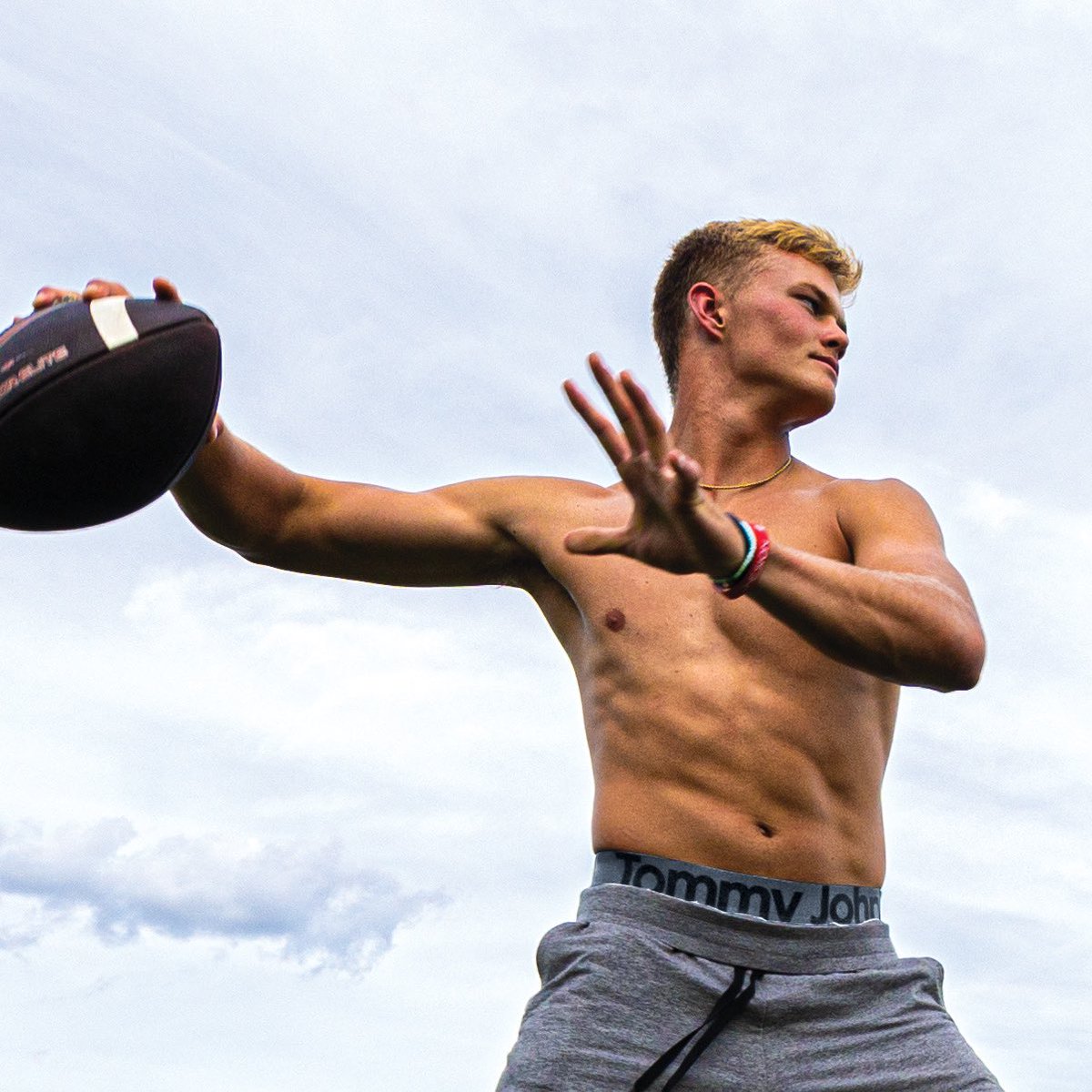 Lincoln Kienholz (@lincolnkienholz) on Twitter photo I'm starting my partnership with <a href="/TommyJohn/">Tommy John</a> today!! The most comfortable underwear on the planet. I am blessed for the opportunity and shout out to Tom Patterson for taking a chance on a fellow South Dakotan. #noadjustmentneeded #tommyjohnpartner I'm starting my partnership with <a href="/TommyJohn/">Tommy John</a> today!! The most comfortable underwear on the planet. I am blessed for the opportunity and shout out to Tom Patterson for taking a chance on a fellow South Dakotan. #noadjustmentneeded #tommyjohnpartner