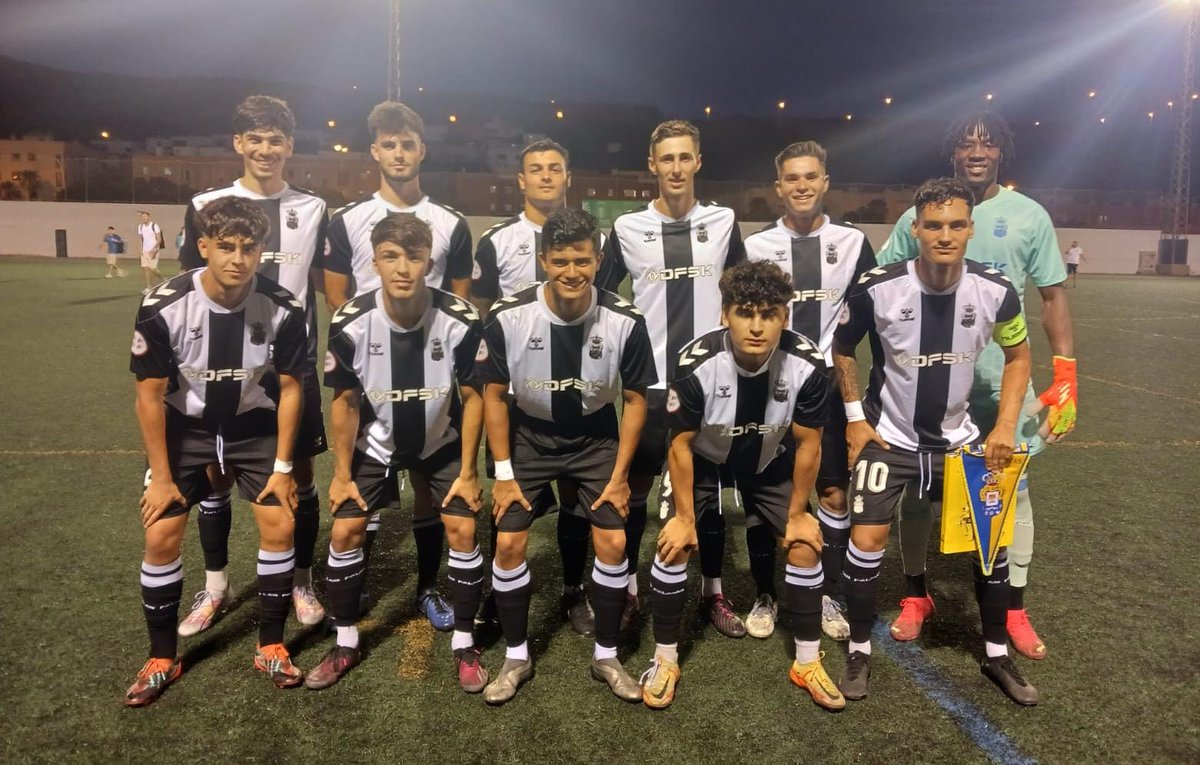 UDLP_Cantera's tweet photo. 🗓️ Memorial Dilan Santos 🏆

Las Palmas C gana su semifinal y se cita mañana, a las 20:00h, con el CD Becerril en la final del torneo:

🆚 UJ Costa Ayala
✅ 0-4
⚽ Airan (25'), Julen Reyes (55'), Antonio (61') y Marcos M. (80')

#VamosUD 💛💙 #LasPalmasC