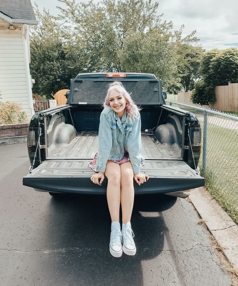 bpdbr4t's tweet photo. barbie wishes she had my ride🤪
#bdayfit https://t.co/SGq1shPBmP