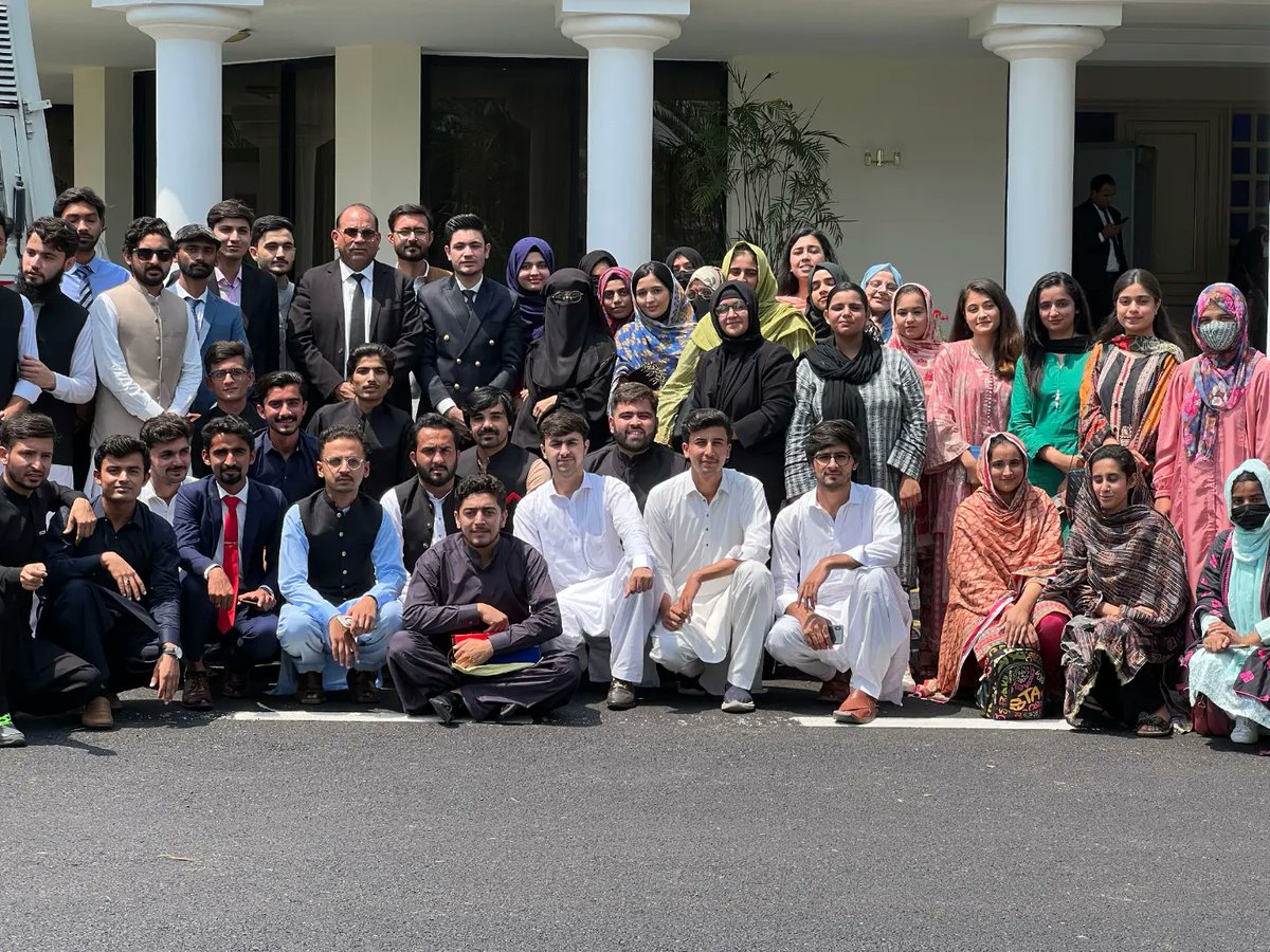 YouthCouncilPK's tweet photo. #100YCPians led by @MShehzadKhanPK met the PM🇵🇰. The PM appreciated &amp; recognized the efforts of YCP for youth empowerment. @PresidentYCP also assured the PM that the youth are united to take out Pakistan from the current crises like extremism, economic, and political crises. 🇵🇰✌🏻 https://t.co/3GoO2rtdt3