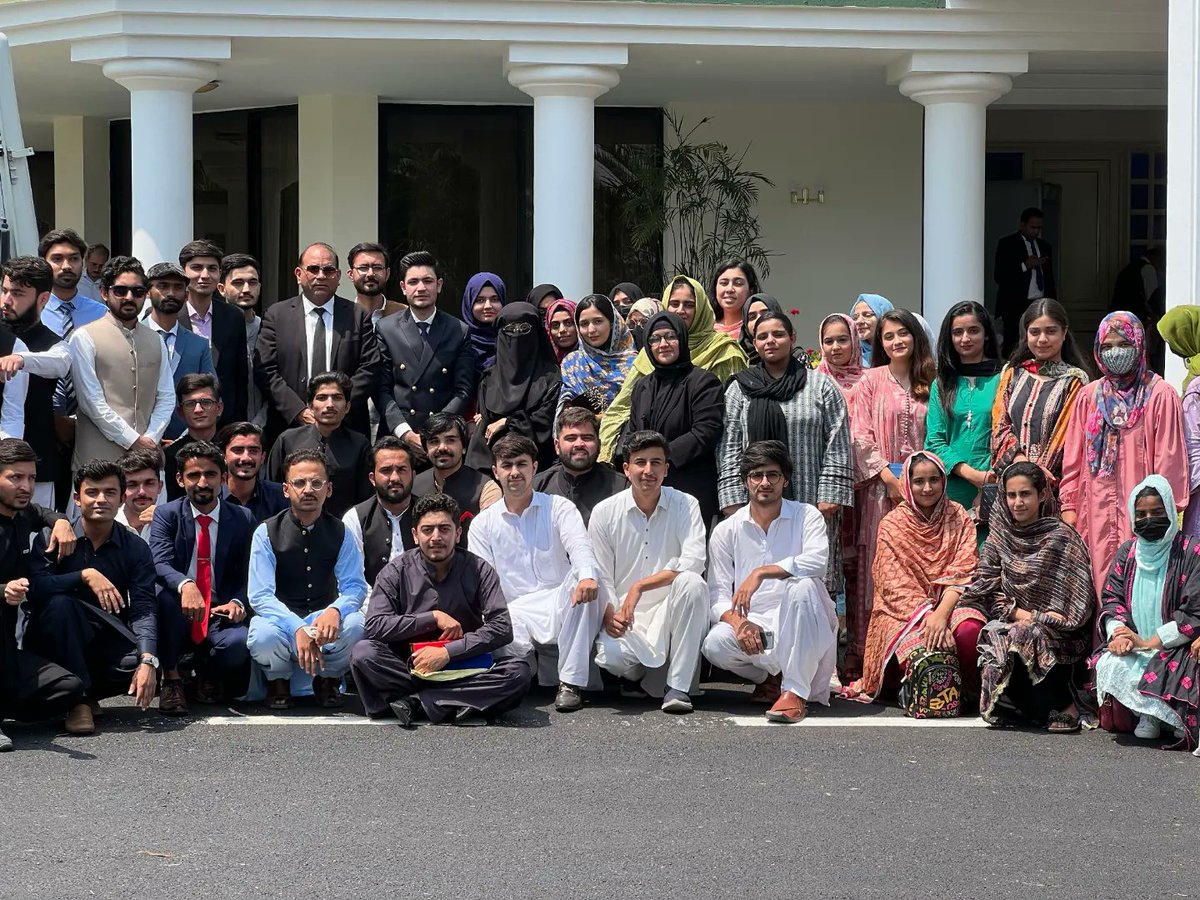 YouthCouncilPK's tweet photo. #100YCPians led by @MShehzadKhanPK met the PM🇵🇰. The PM appreciated &amp; recognized the efforts of YCP for youth empowerment. @PresidentYCP also assured the PM that the youth are united to take out Pakistan from the current crises like extremism, economic, and political crises. 🇵🇰✌🏻 https://t.co/3GoO2rtdt3