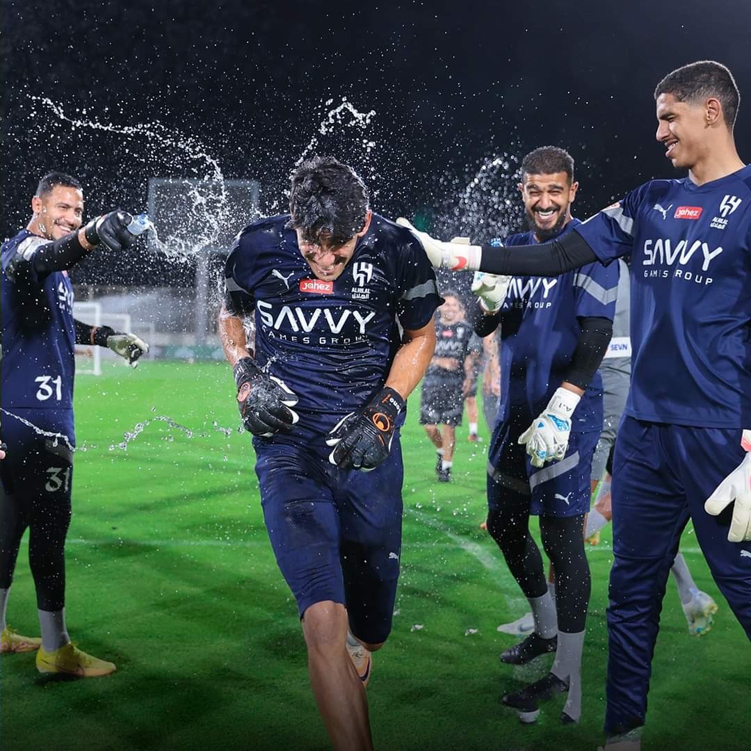 AkhbarAlwtny's tweet photo. الظهور الاول لياسين بونو في تداريب الهلال السعودي 🇸🇦 https://t.co/ABQ072244A