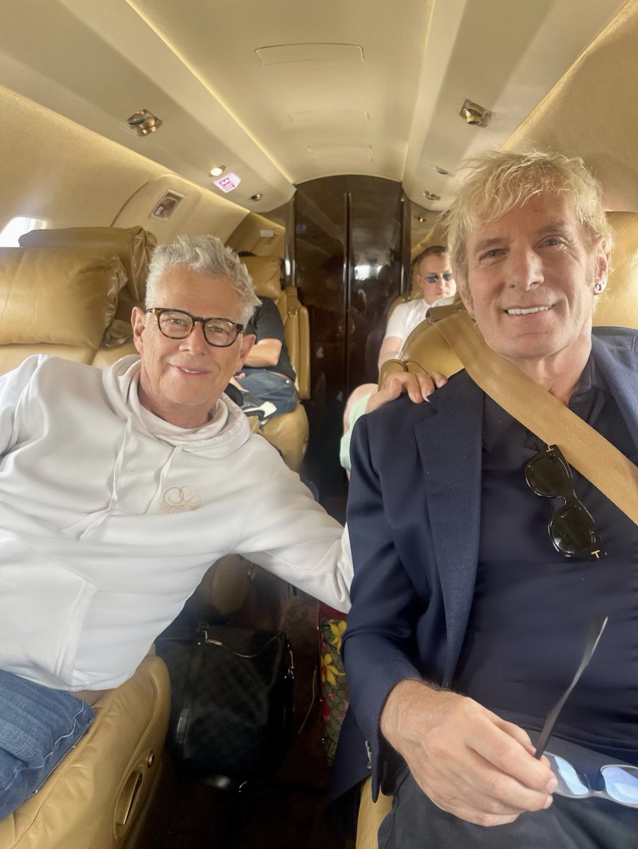 mbsings's tweet photo. Sending love out to my friend David Foster and Katharine 🙏🏻💜 https://t.co/W42h3dkjRu