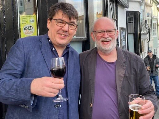 Proud to stand with Graham Linehan (including when wobbly).
#IStandWithGrahamLinehan #IStandWithGlinner