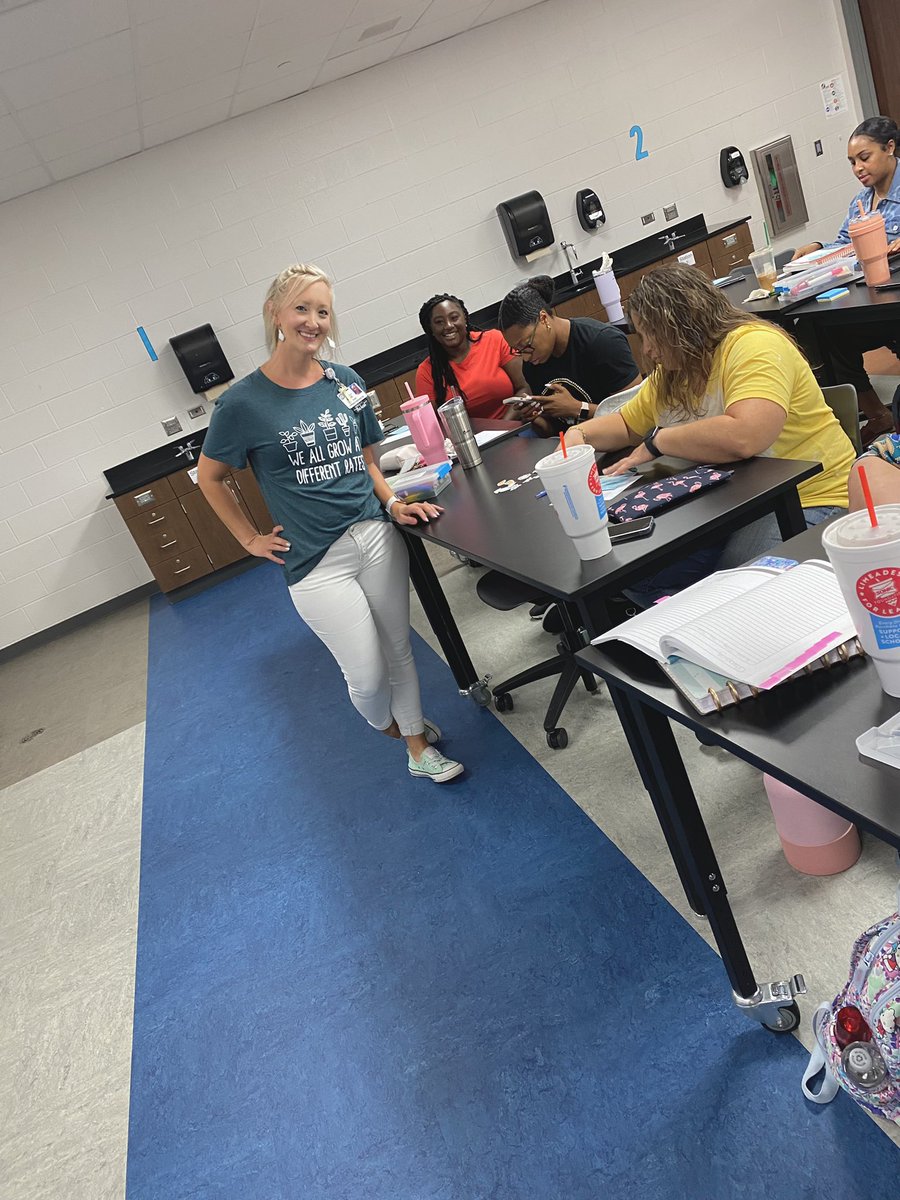 Eva Perales tweet media