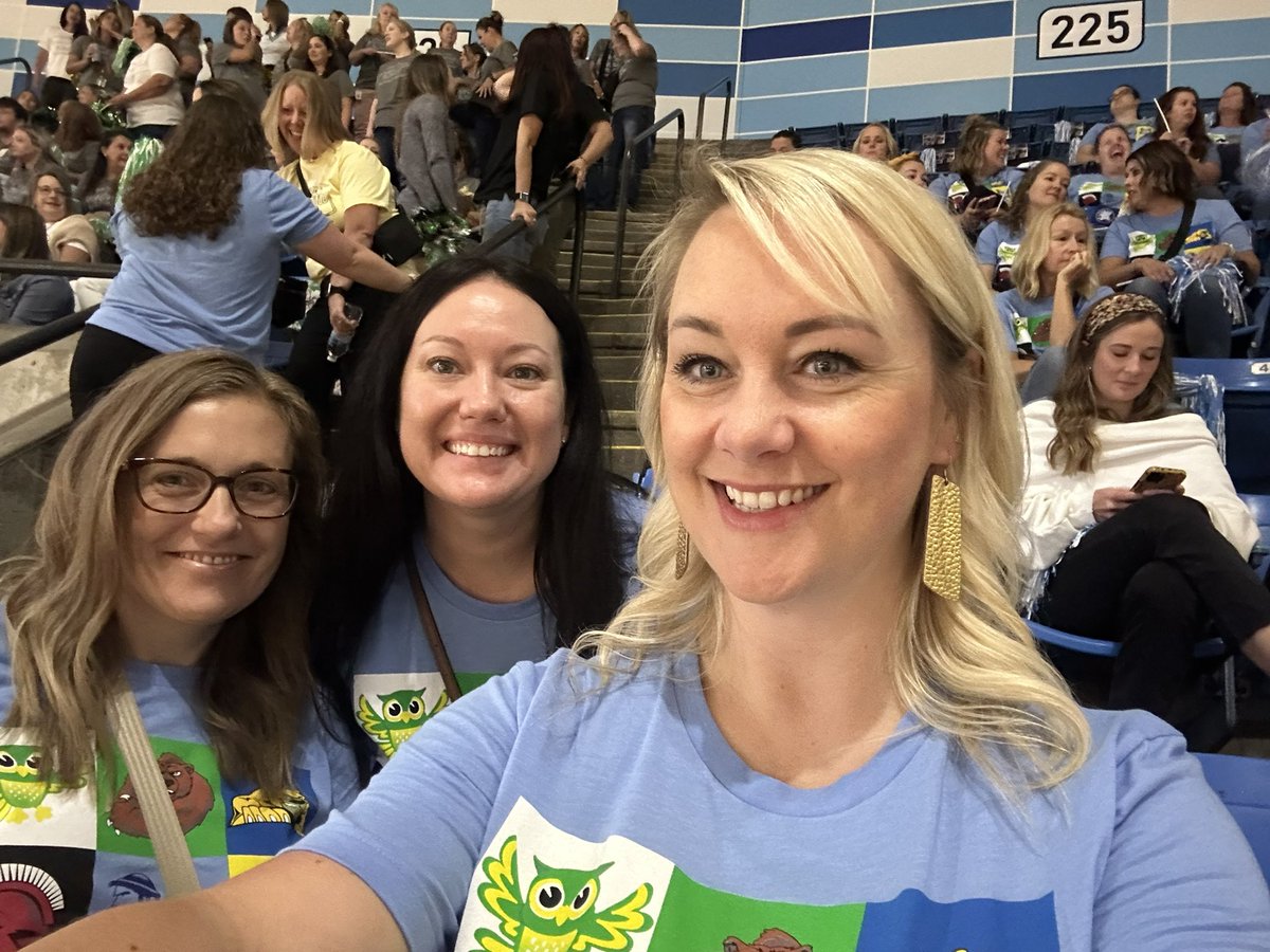 LWNKCSD's tweet photo. Linden West is ready for Convo!! 💙💙💙#NKCConvo23 #LWPawPride https://t.co/fCCQdUc2ir