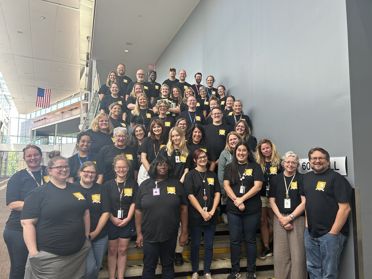 drtaylorbmms's tweet photo. What a week back to school with the @BMMSCougars! Students back, great first two days and a Horizon Award for Ms. Biggers. #firstdayin497 #bestyearyet #allstudentsoneteam @usd497 @USD497HR https://t.co/2VkciHtIUR