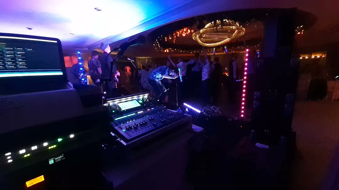 HDHProductions's tweet photo. Always a good time with the @TheLightyears supplying our @allen_heath SQ5 and @MartinAudioLtd Blackline PA system.
.
.
.
#rigsatgigs #audiovisualhire #events #soundhire #pahire #avhire #martinaudio #allenandheath #party #partyhire https://t.co/m9NROdZ8LC