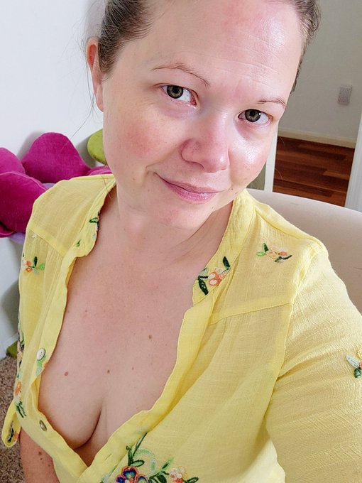 Post workout look. Trying to cool off while working https://t.co/M0Tlrc1mKj<a href="/tag/goodmorning"class="tags"><span>#goodmorning</span></a>