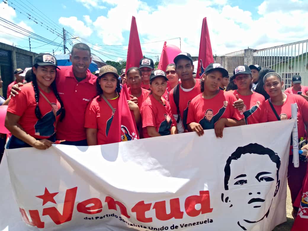 FFMBolivar21's tweet photo. 17Ago||

El FFM estuvo acompañando al 1er VicePdte del @PartidoPSUV @dcabellor desde Upata, municipio Piar del estado Bolívar, en la marcha desarrollada para respaldar al Jefe de Estado @NicolasMaduro
#VamosConLasBricoMiles
@alexrocapsuv https://t.co/GyiVDISWbW