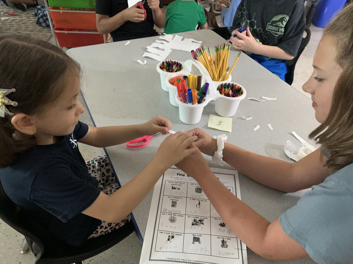 What a great first day with all of our cubs! <a href="/BethWaldfogel/">Beth Waldfogel</a> &amp; I combined our classes to do the Paper Chain Challenge! Some amazing teamwork &amp; collaboration happening on Team BW! #WEareLakota <a href="/Creeksidetweet/">Creekside ECS</a>