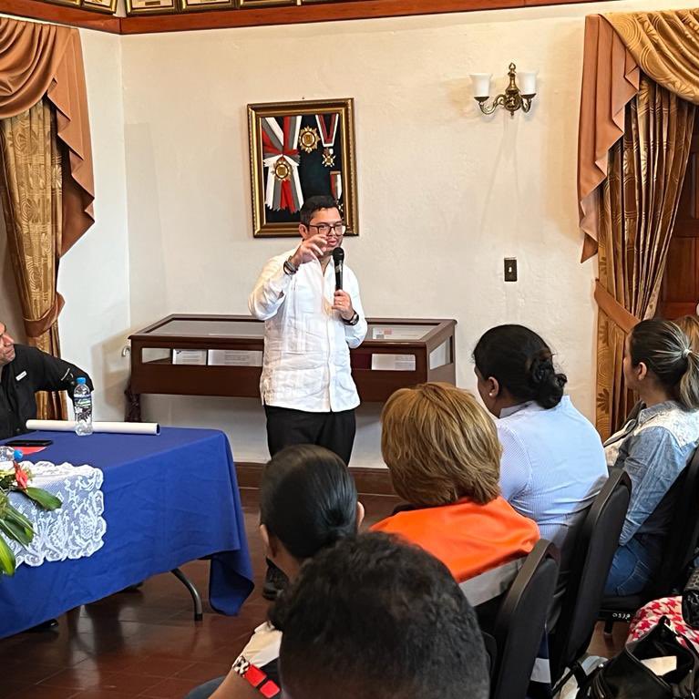 rogertejadab's tweet photo. 📍Penonome, Coclé
Desde el @MINGOBPma damos seguimiento a los diferentes planes y proyectos del Gobierno Nacional. En esta provincia los avances del #PlanColmena liderado por @MIDESPma son impresionantes, y estoy contento con el trabajo en equipo que están haciendo. https://t.co/6u88ylQwnv
