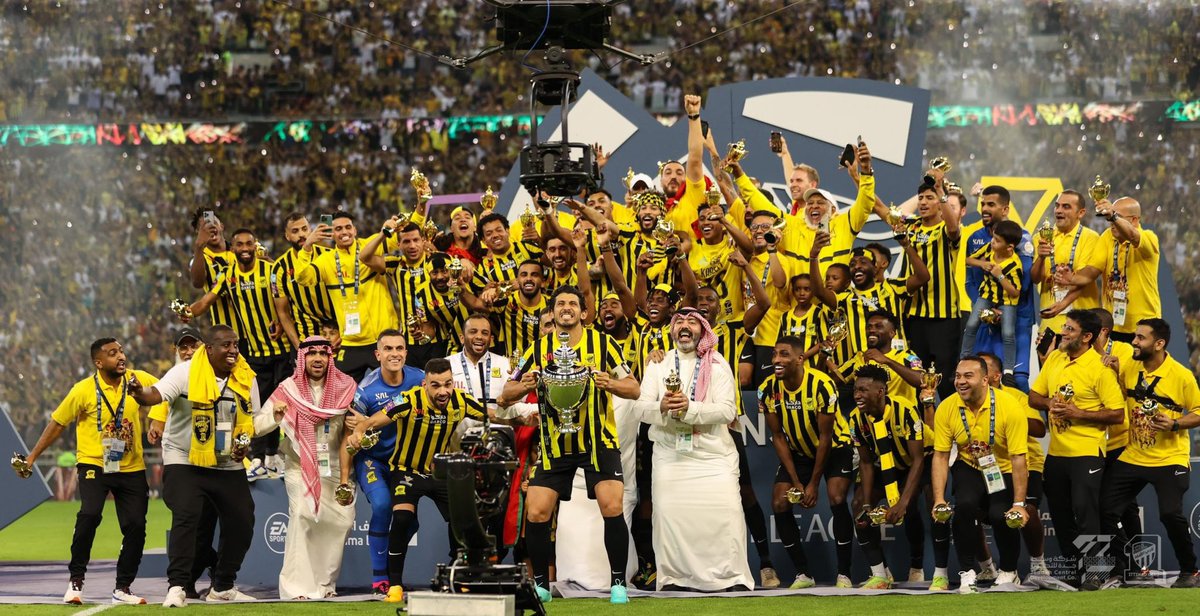 ahmadassiri1's tweet photo. الاراء الخاصة مكانها تويتر او مجموعات الواتس ..

في الملعب .. الاحترام و التقدير و التشجيع لهؤلاء الرجال .. 

سنطالب كل يوم بأفضل لاعبي العالم .. لكن التشجيع فقط لمن يرتدي هذا الشعار .. 💛 https://t.co/JGc7A9S8no