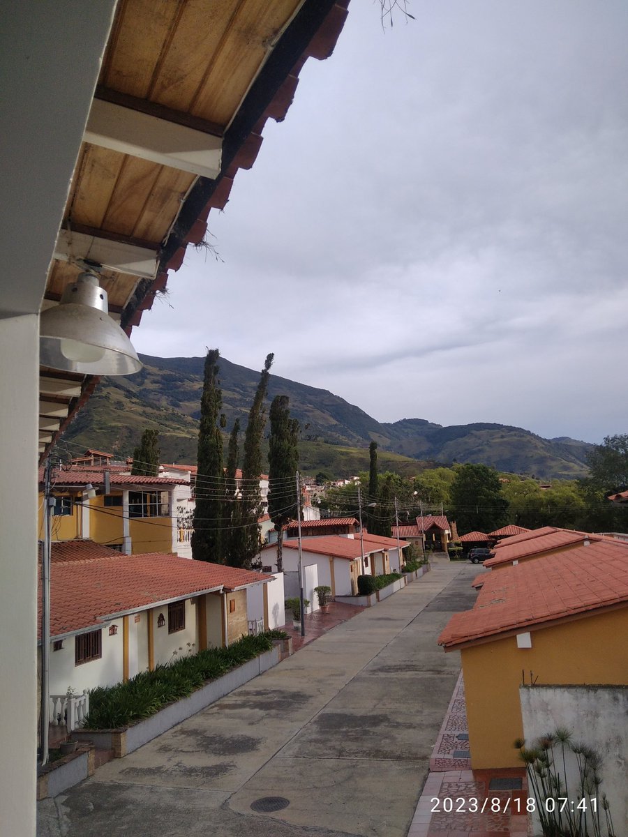 LorE_Vg's tweet photo. Hermoso lugar! 

#Bailadores
#MeridaVe

💙 https://t.co/zof9udBEtU