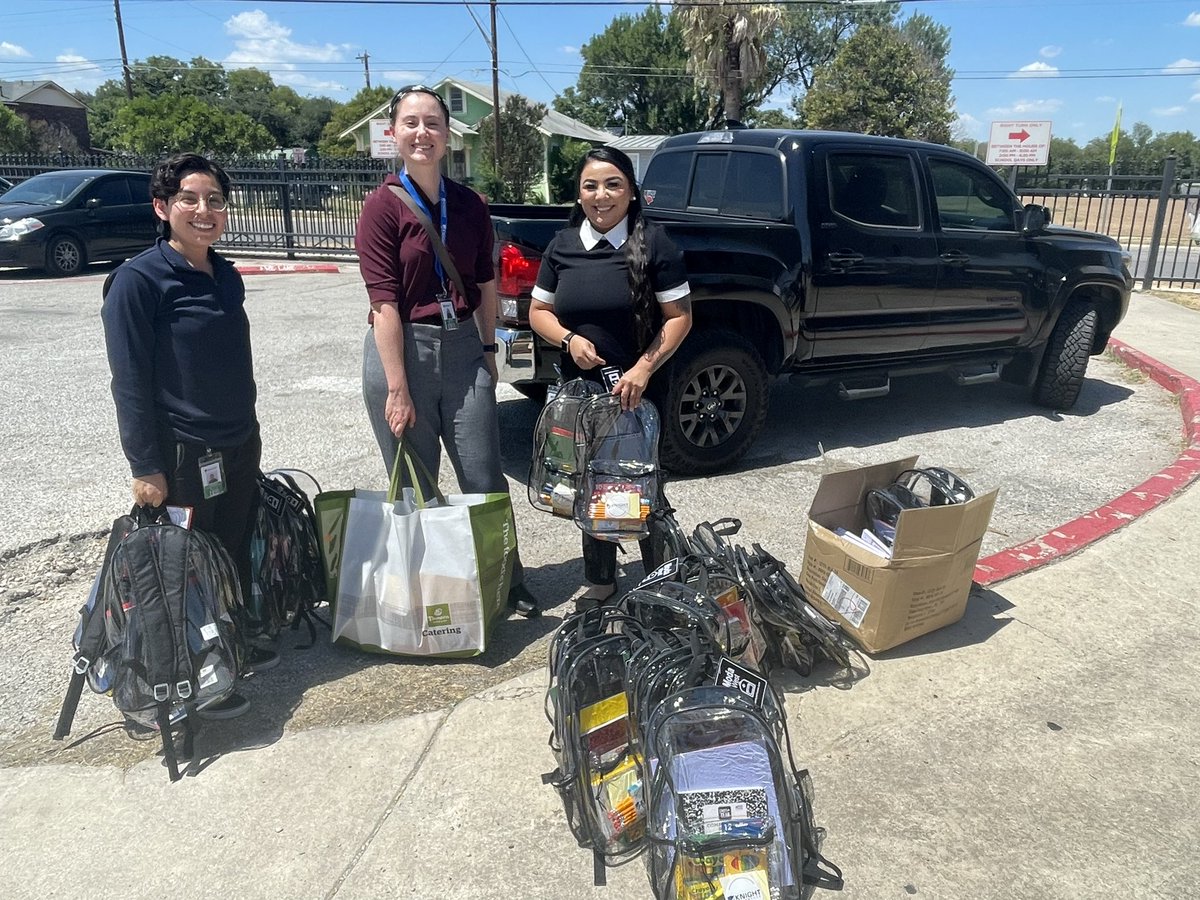 APSimpson2022's tweet photo. A huge thank you to Knight Aerospace for their donations of school supplies and backpacks!

@Brentwood_STEAM !
@EISDofSA 
#GoBigGoEdgewood 
#ThinkPlayWinEISD
#EdgewoodProud
#VikingStrong https://t.co/BDU8mUVaHv