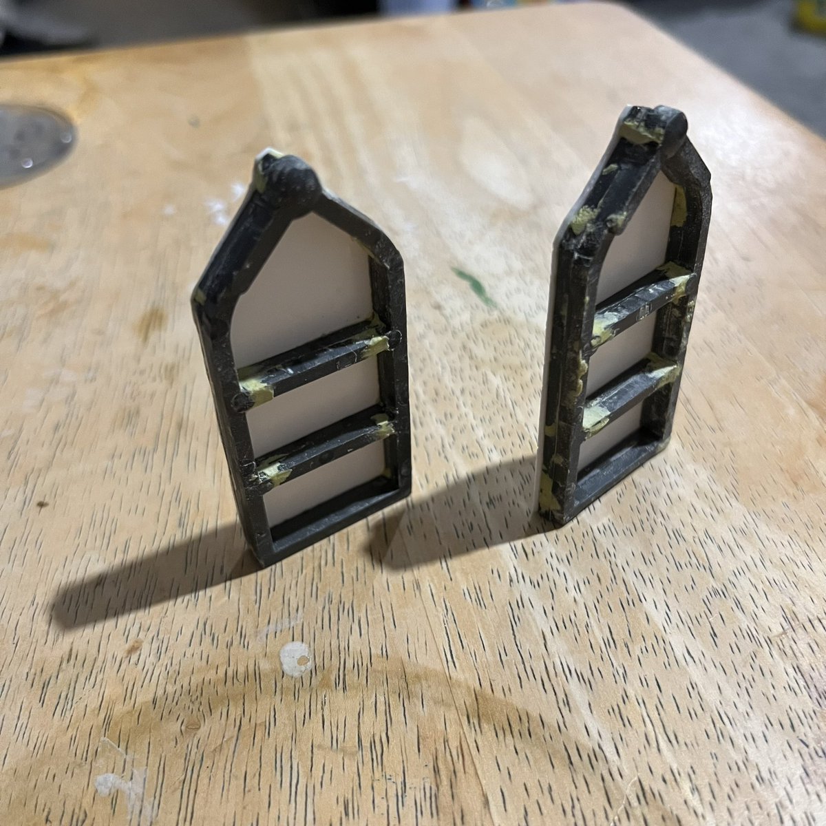 droidworkshopuk's tweet photo. Working on scratchbuilding some bookcases for a diorama I’m working on 
#WarhammerCommunity
#PaintingWarhammer https://t.co/mHhRnKkcp7