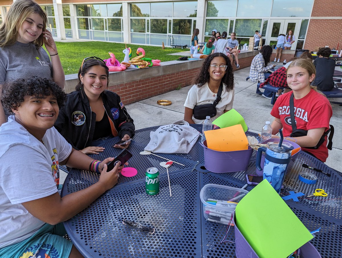 Mrs. Hriniak tweet media