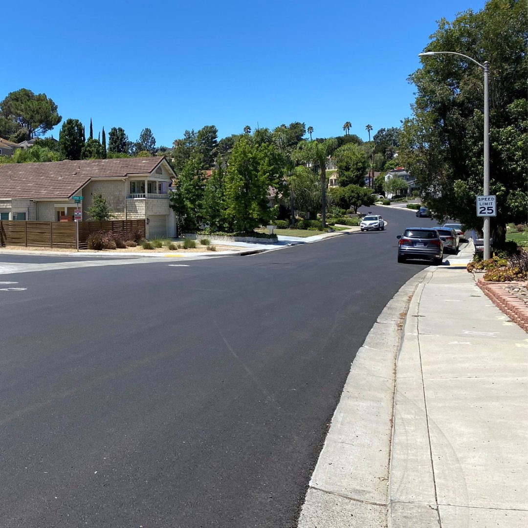 CityofSanDiego's tweet photo. City crews are hard at work preventing potholes! Slurry seal was recently applied to Devereux Road, Fairhope Road and West Bernardo Drive in Rancho Bernardo, helping extend the life of our streets and prevent costly repairs.🙌 #FridayRoadFix https://t.co/EkcsorcxnG
