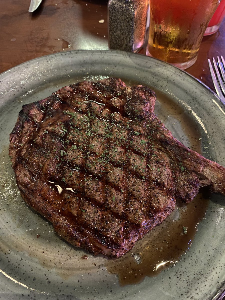bombsbits's tweet photo. Lunch at #NineFineIrishmen @NYNYVegas
#Cheese #RibEye #ShepherdsPie https://t.co/o2BSyBdbwp