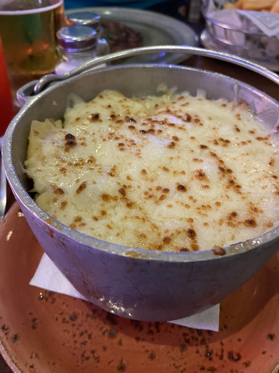 bombsbits's tweet photo. Lunch at #NineFineIrishmen @NYNYVegas
#Cheese #RibEye #ShepherdsPie https://t.co/o2BSyBdbwp