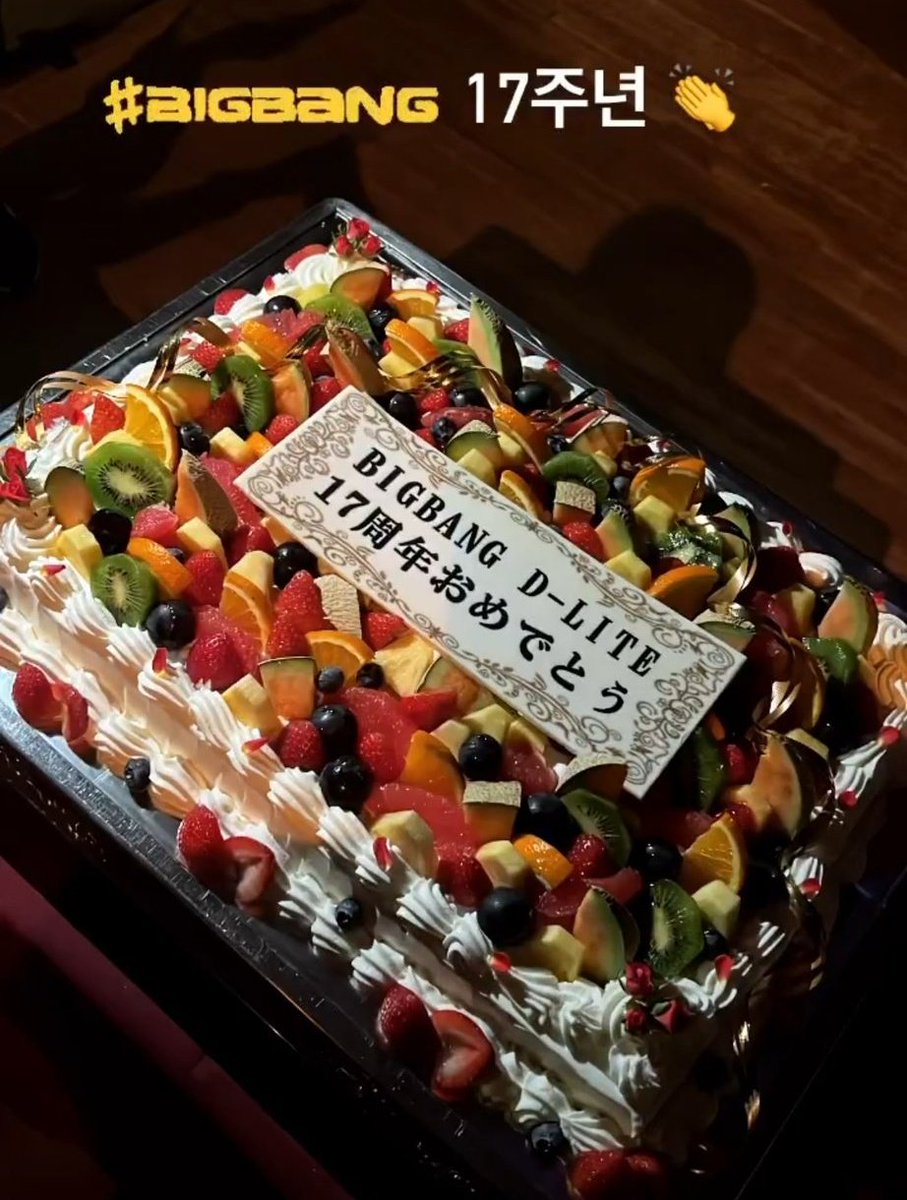 8KLIFE's tweet photo. Daesung, Taeyang and G-Dragon all celebrated #BIGBANG 17th anniversary. https://t.co/soL7oZ8Hjq