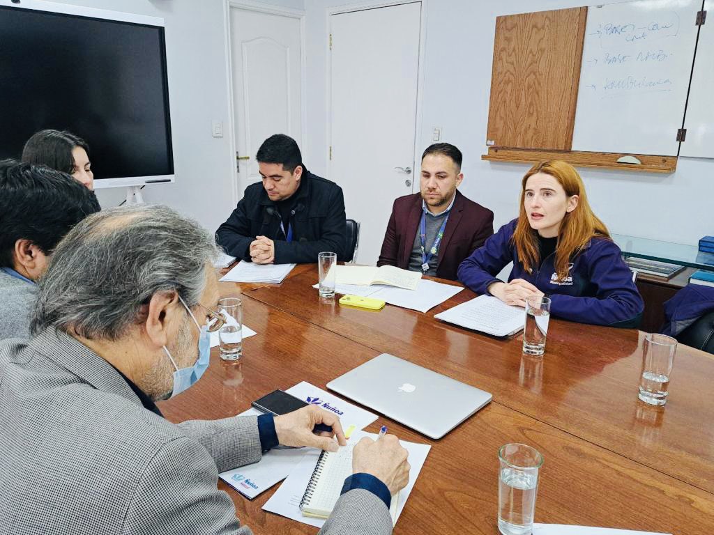 cmds_nunoa's tweet photo. 📌Alcaldesa Emilia Ríos se reúne con el Subsecretario de Redes Asistenciales, para solicitar apoyo en proyectos de inversión de los establecimientos de salud, principalmente los CECOSF, para responder de la mejor manera a la comunidad debido al aumento de inscritos el último año. https://t.co/py78ASLvGi