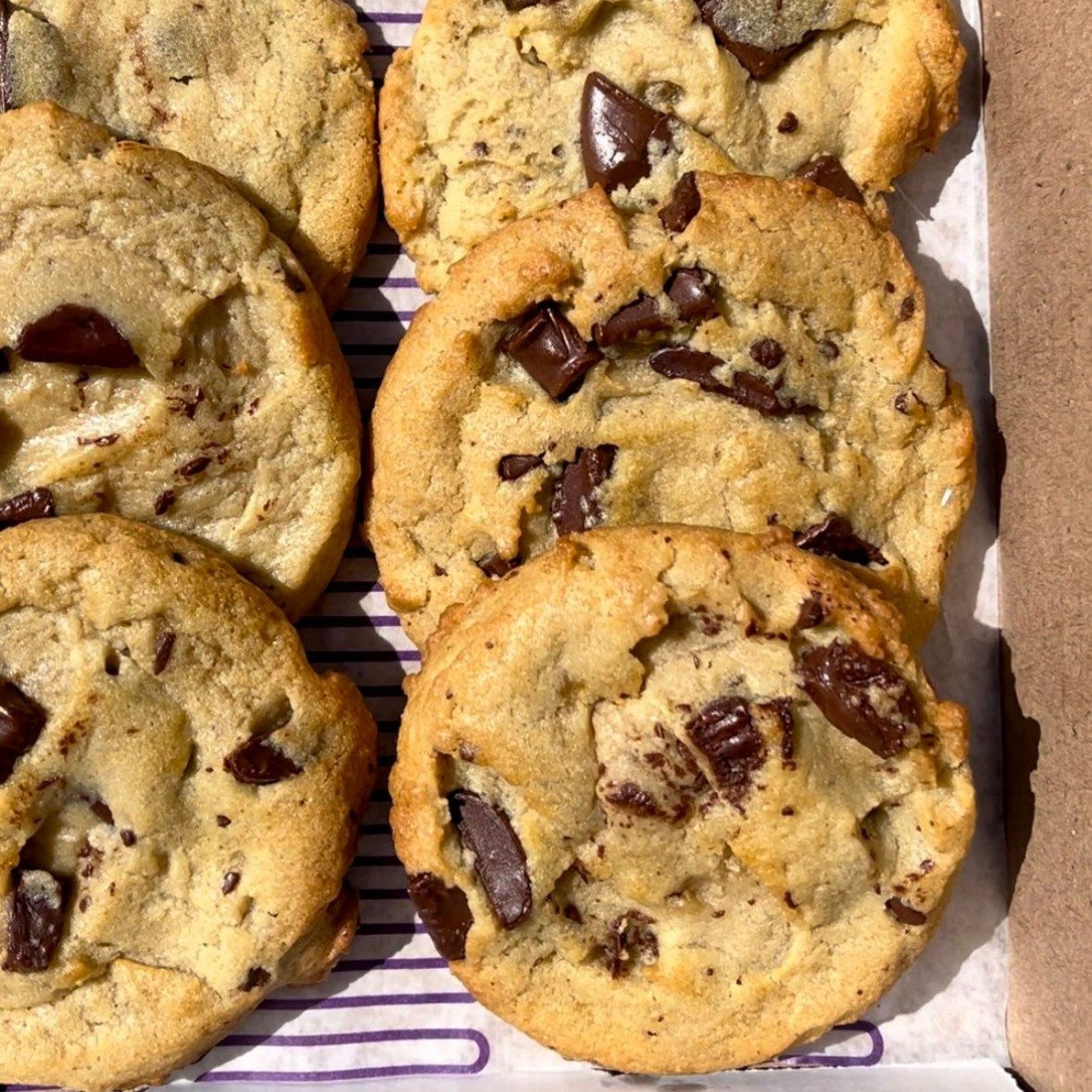 insomniacookies's tweet photo. students &amp; staff - get a FREE 6-pack w/ $5 purchase with your school ID!

now through 8/31, all college and high school students, teachers, faculty and staff get 1 FREE 6-pack of classic cookies with any $5 in-store purchase with a valid school ID https://t.co/VffoUw00Vf
