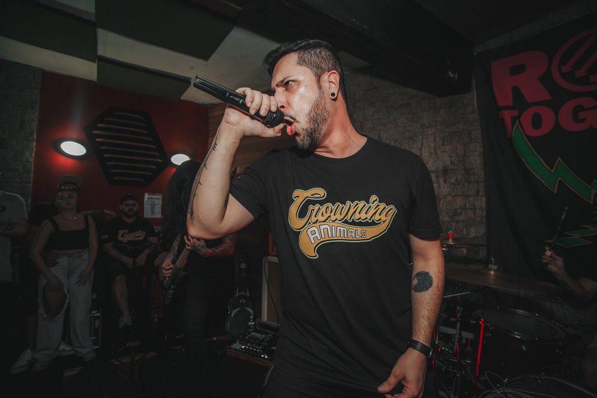 seasmilerock's tweet photo. Segunda anunciaremos a data do nosso novo single. Se preparem. 📷 Mayara Giacomini https://t.co/DabrK8X5jm