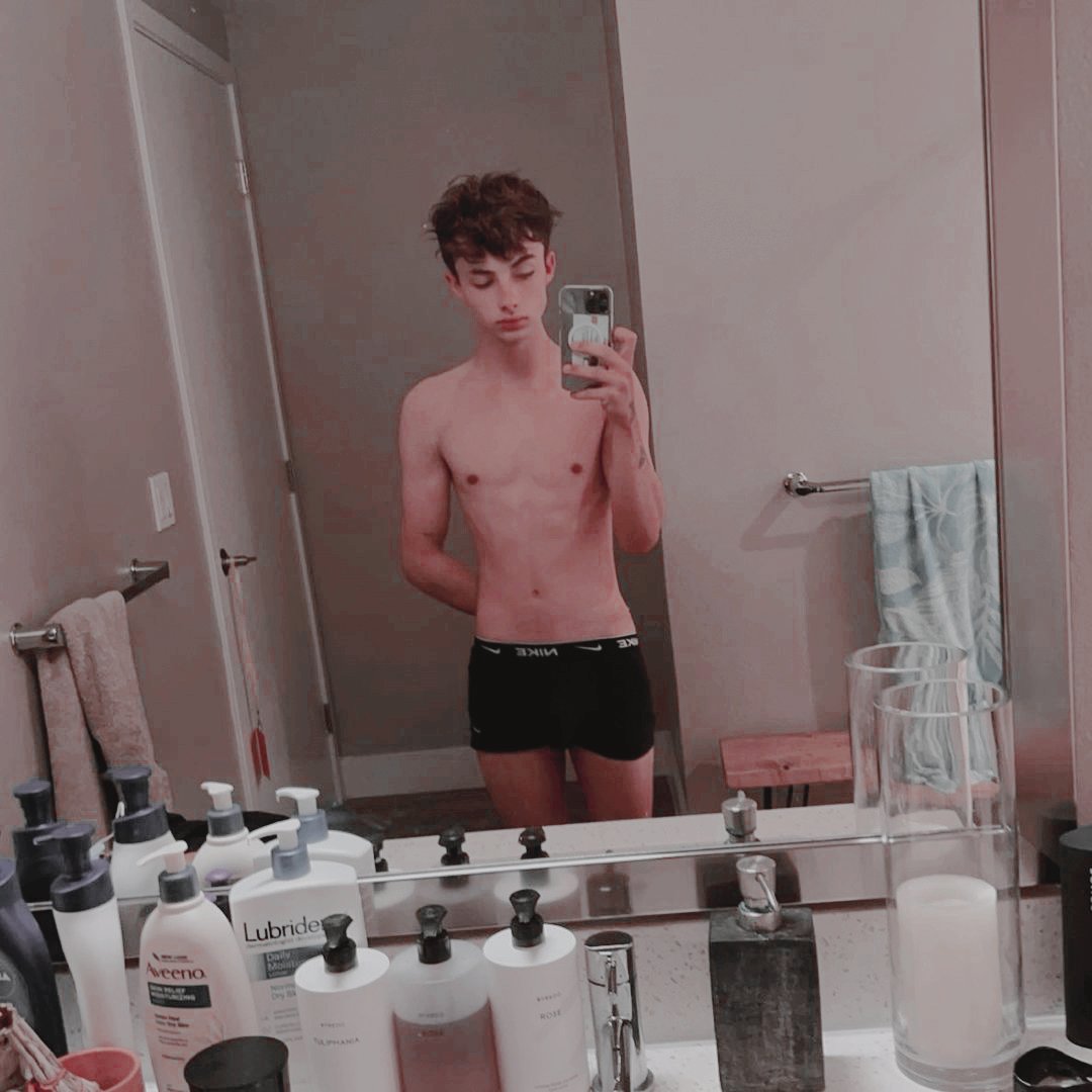 coeurandfleur's tweet image. ⁂                    𝕯𝐨𝐦𝐢𝐧𝐢𝐪𝐮𝐞 𝓗𝐞𝐧𝐫𝐢𝐤𝐬𝐞𝐧ツ⌫                   

     ❝𝗍𝗁𝗂𝗌 𝗌𝗎𝗆𝗆𝖾𝗋 𝗂𝗌 𝗌𝗈 𝗁𝗈𝗍 𝗂 𝖼𝖺𝗇'𝗍 
         𝗄𝖾𝖾𝗉 𝗆𝗒 𝖼𝗅𝗈𝗍𝗁𝖾𝗌 𝖺𝗍 𝗁𝗈𝗆𝖾.❞